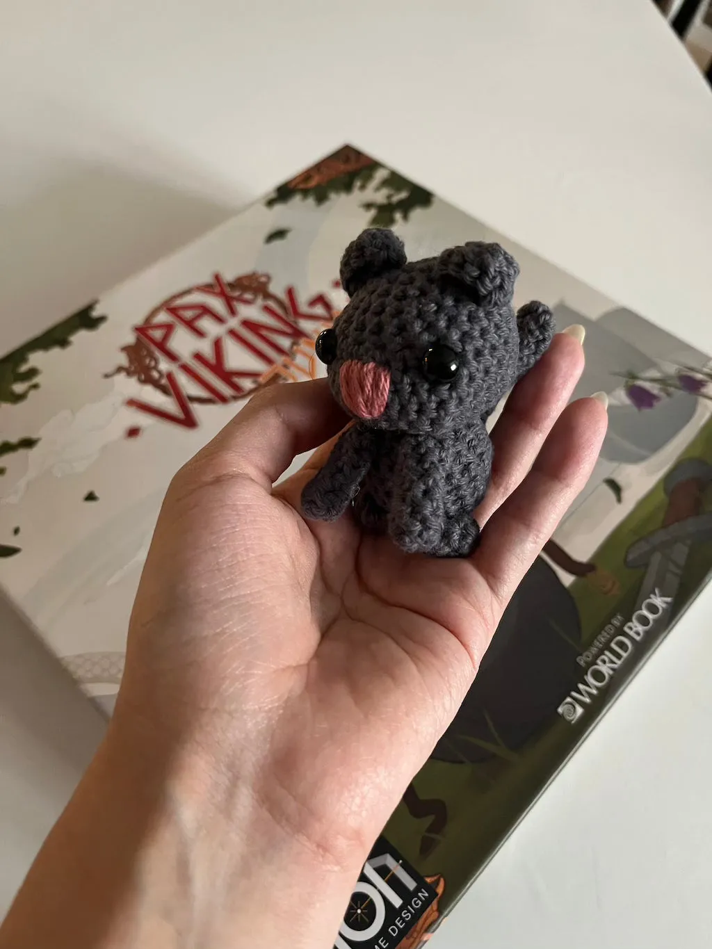 ION Game Design Pax Viking Junior peluche chat crochet gris