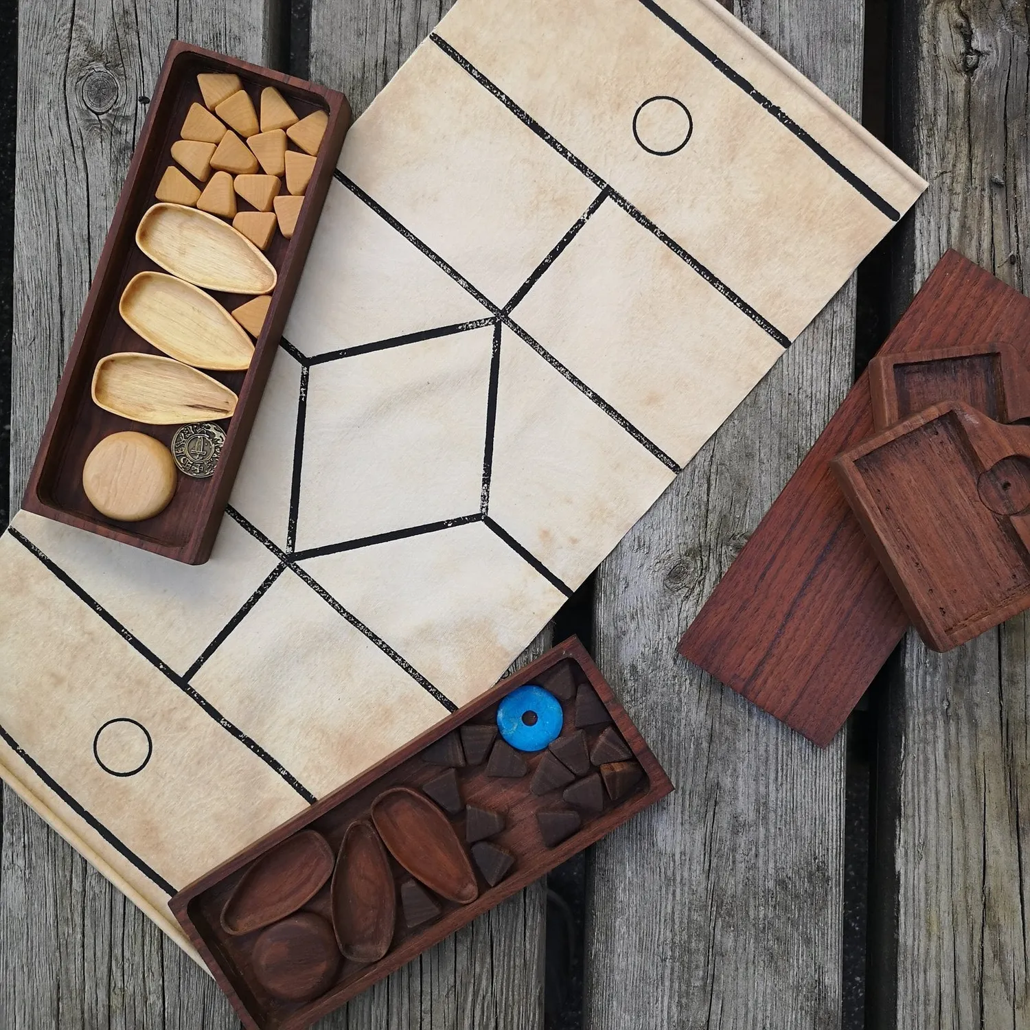 ION Game Design Hird jeu de société bois fait main