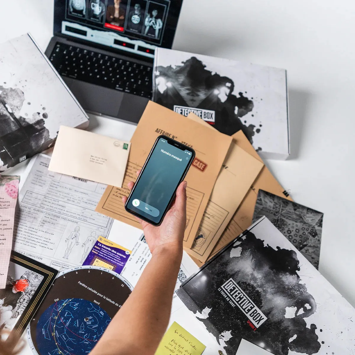 Detective Box Le Tueur au Tarot jeu d'enquête complète